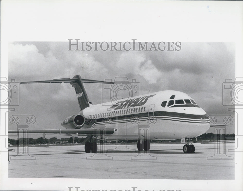 1986 Press Photo Skybus Jet St. Petersburg/Clearwater International Airport - Historic Images