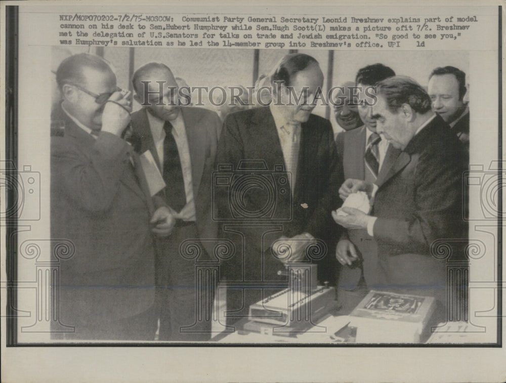 1975 Press Photo Communist Party General Sec Breshnev &amp; Sen Hubert Humphrey - Historic Images