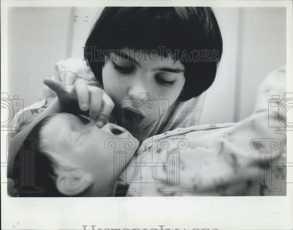 1982 Press Photo First Aid for Little People Red Cross - Historic Images