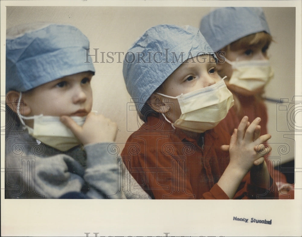 1992 Press Photo Children Dressed Doctors - Historic Images