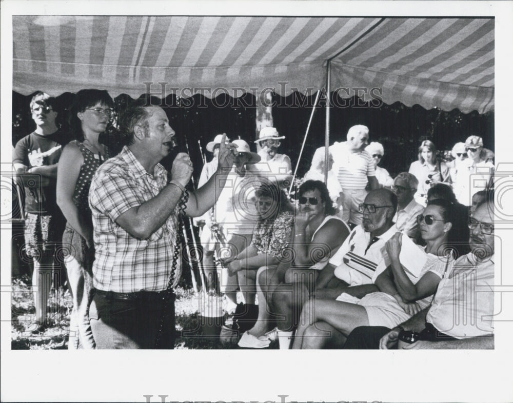 1991 Press Photo Auctioneer Col FW Butch Bensinger - Historic Images