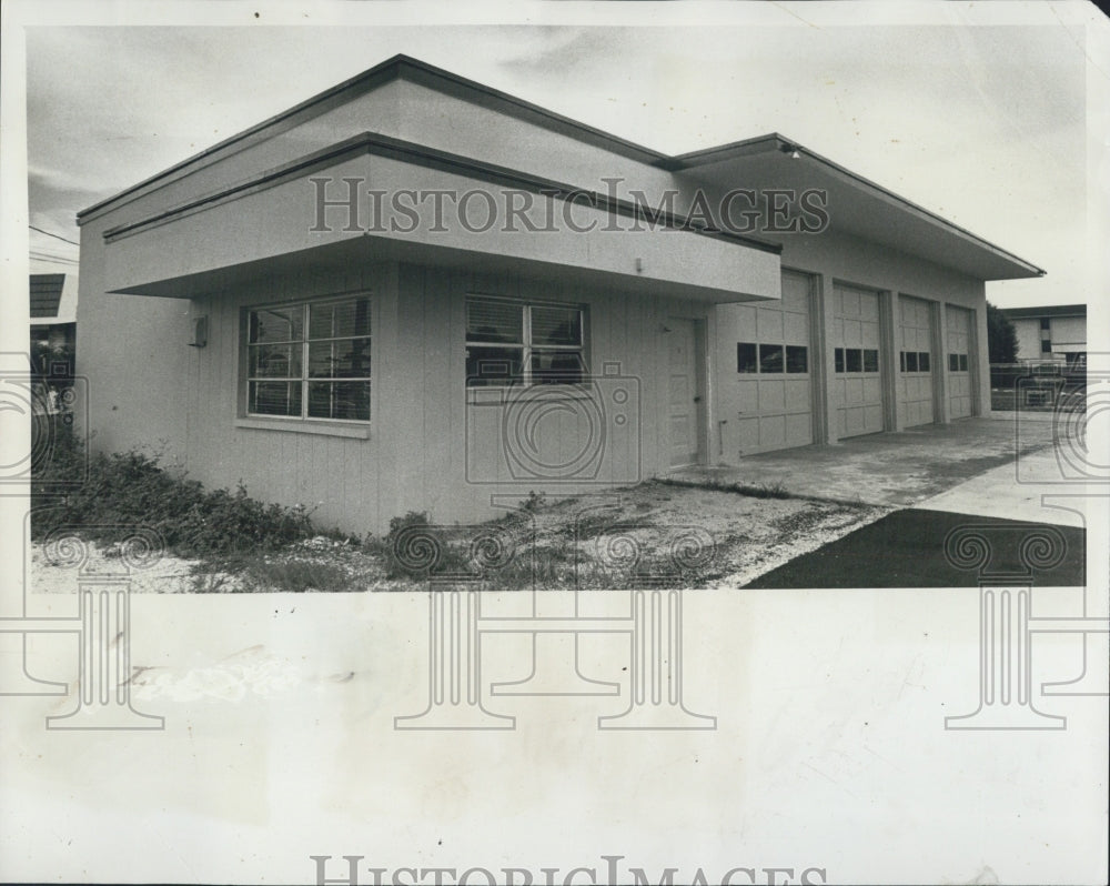 1977 Auto Clinic Vacant Building - Historic Images