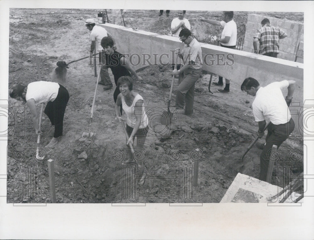 1969 Staff at Anderson Johnson Henry Parish Architects-Engineers - Historic Images