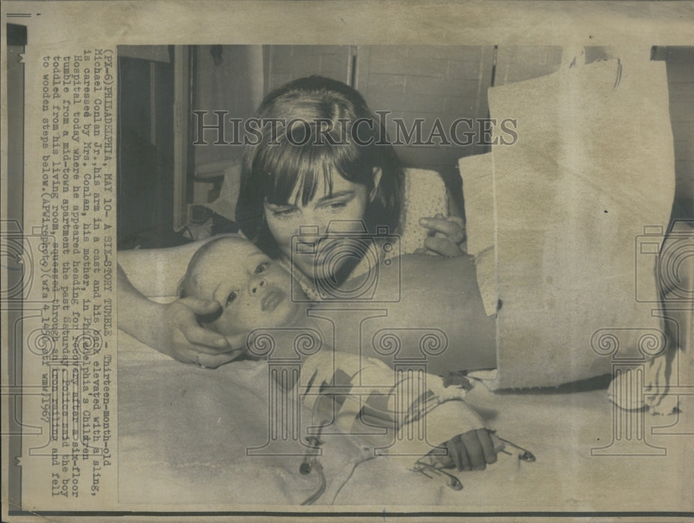 1967 Press Photo Thirteen month old Michael Conlan Jr his mother Mrs, Conlan - Historic Images