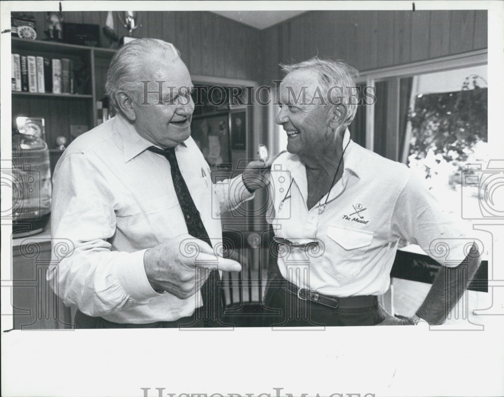 1987 Press Photo A ray Smith meets Jack Lake in St Petersburg - Historic Images