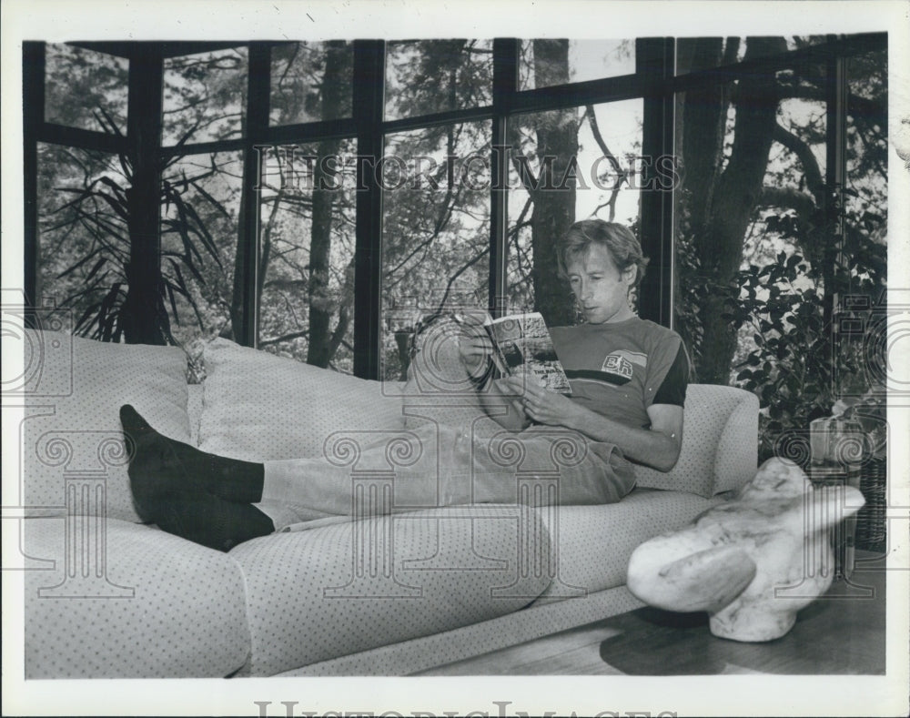 1986 Press Photo Bill Rodger in one of his favorite reading place - Historic Images