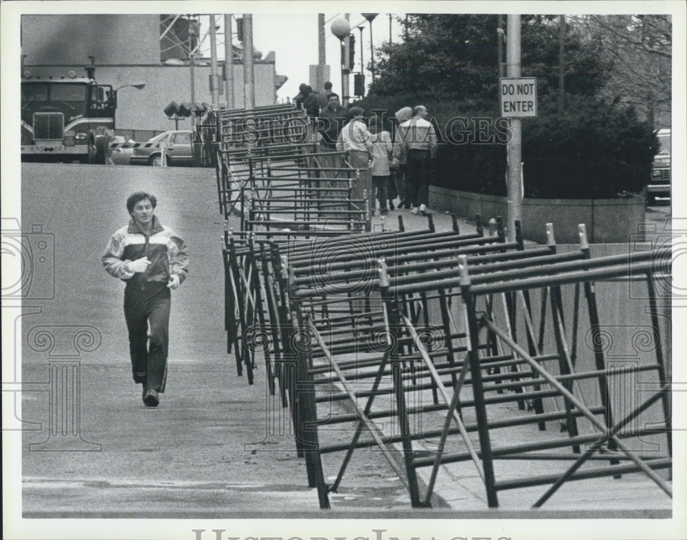 1985 Press Photo Runners Last practice for Marathon - Historic Images