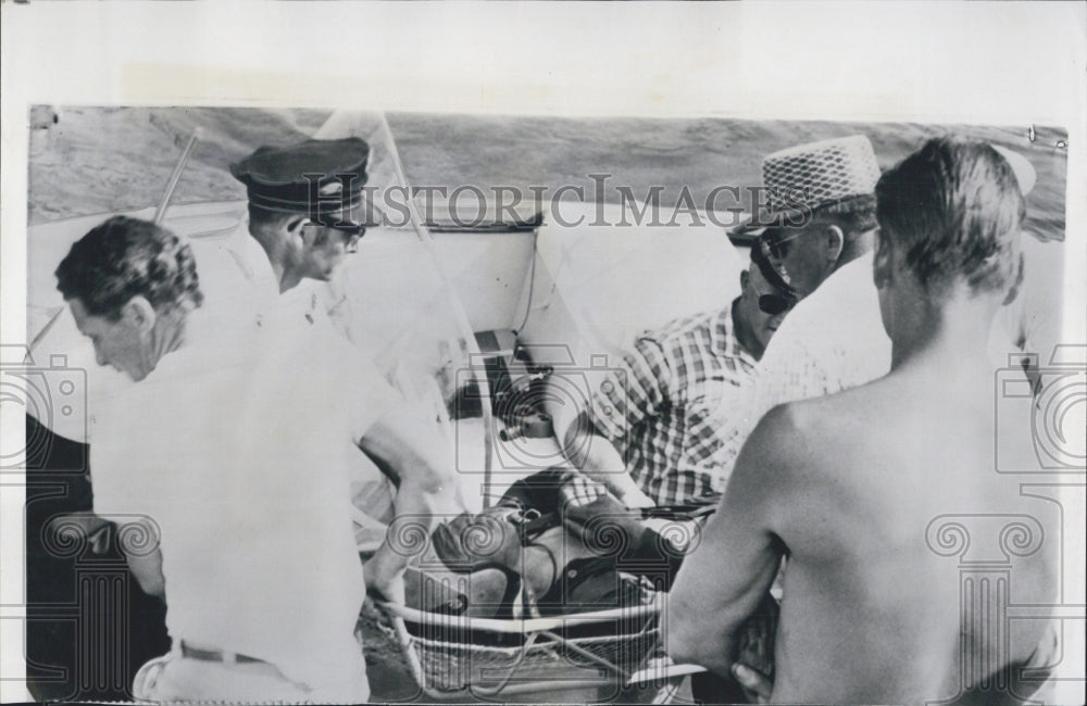 1959 Jack Regas Unconscious - Historic Images