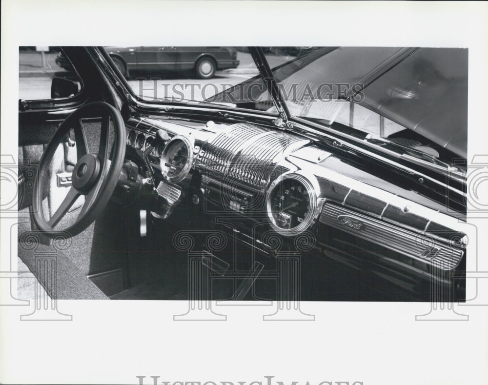 1992 Press Photo Dash board of 1946 Ford Sedan - Historic Images