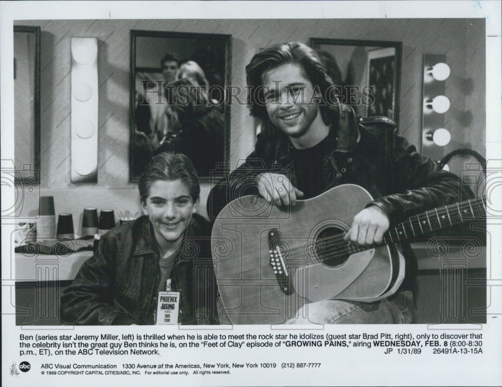 1989 Press Photo Actor Jeremy Miller and Brad Pitt in Growing Pains - Historic Images