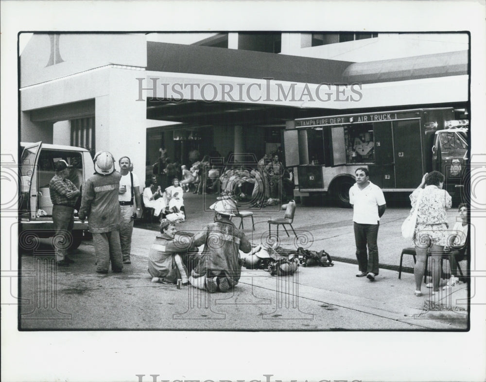 1986 Press Photo Firefighters on Tampa - Historic Images