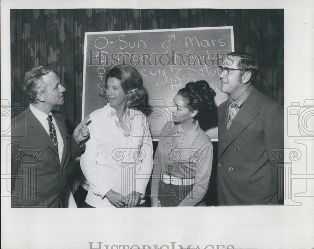 1971 Press Photo Astrologers Dr. Andy Daniels, Merle Sparkman, Pearl Alward - Historic Images