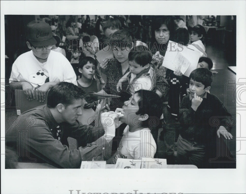 1992 Press Photo Dr. CHRIS - Historic Images