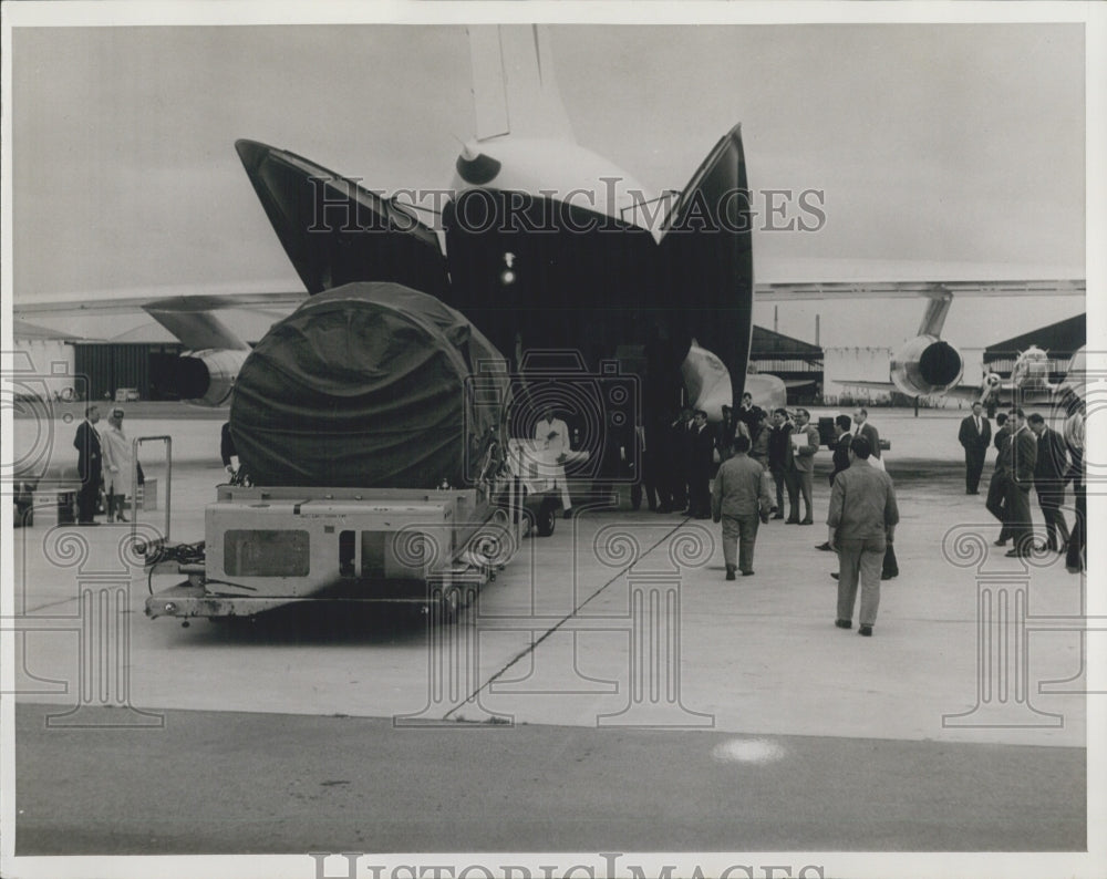 Press Photo Cargo Plane - Historic Images