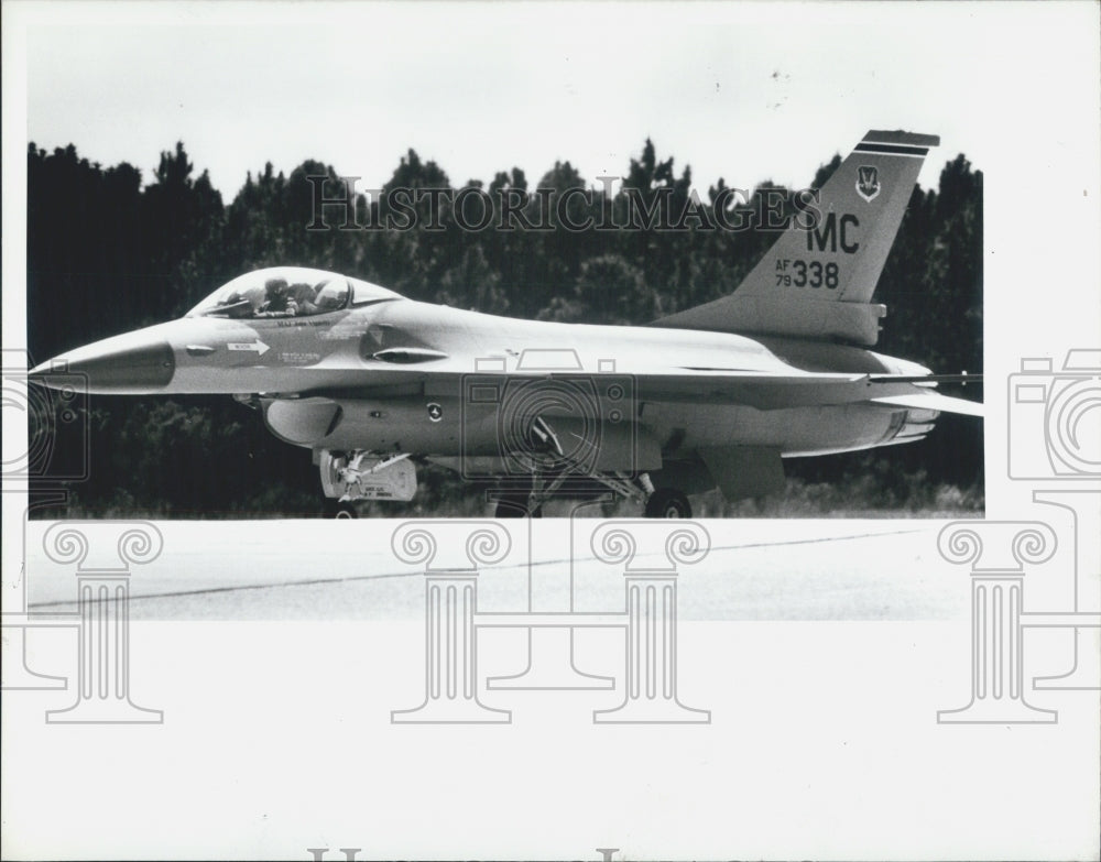 1988 Press Photo of an F-16 fighter at MacDill Air Force Base in Tampa, FL - Historic Images
