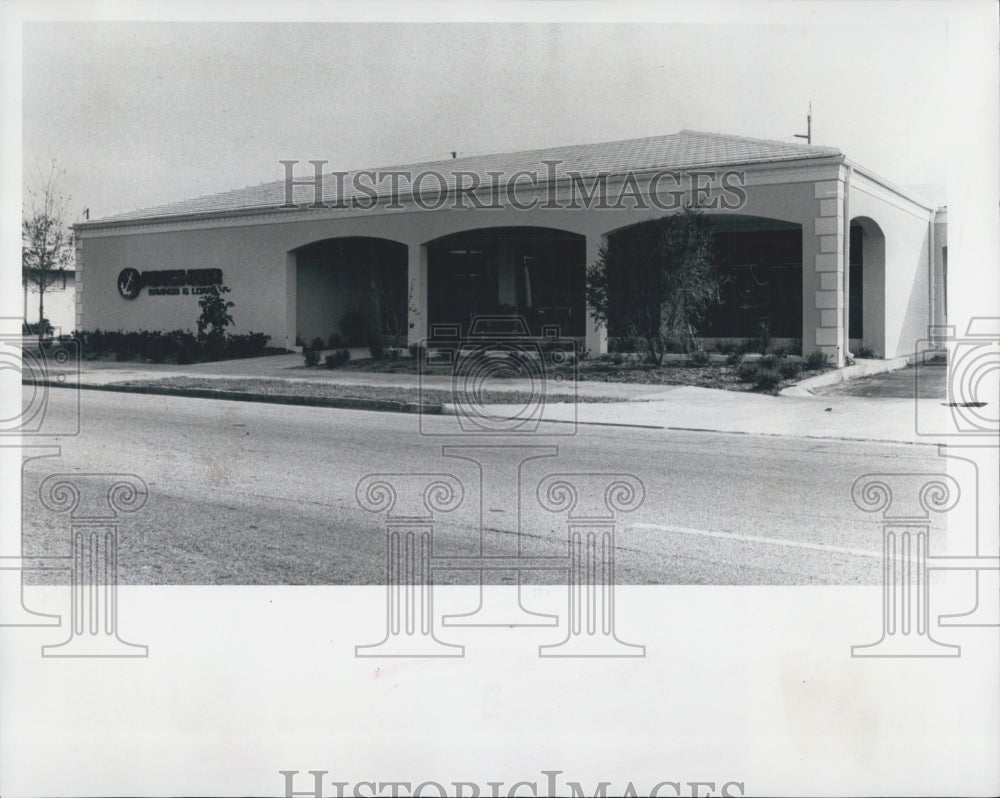 1982 Press Photo Anchor Savings &amp; Loan Opens - Historic Images