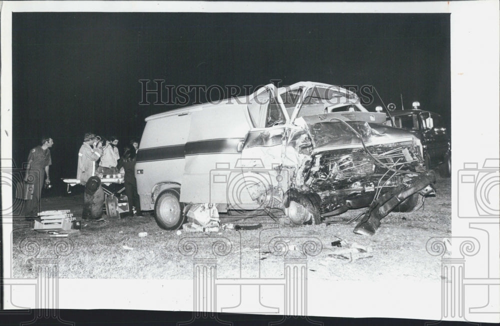 1981 Press Photo Van in Head On Collision - Historic Images