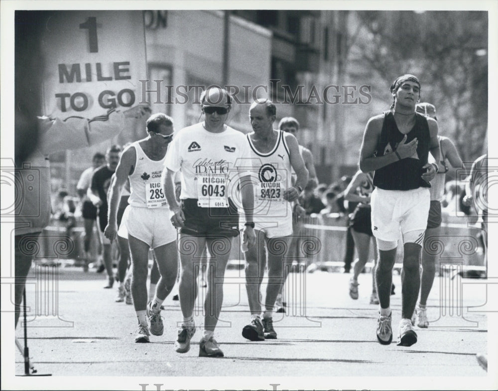 1990 Press Photo Boston Marathon - Historic Images