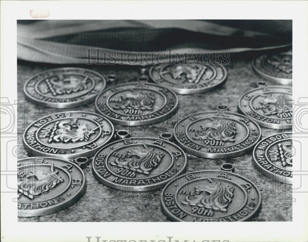 1986 Press Photo Boston Marathon Medals - Historic Images