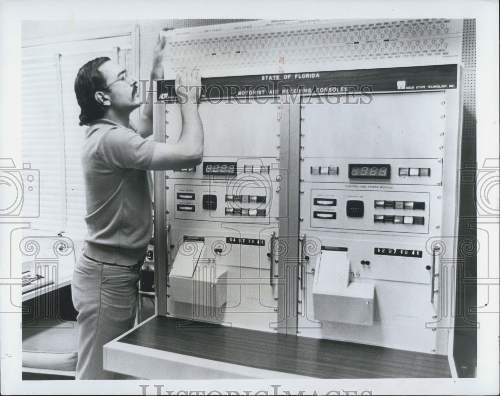 Press Photo Electronic Equipment Florida Highway Patrol Office - Historic Images