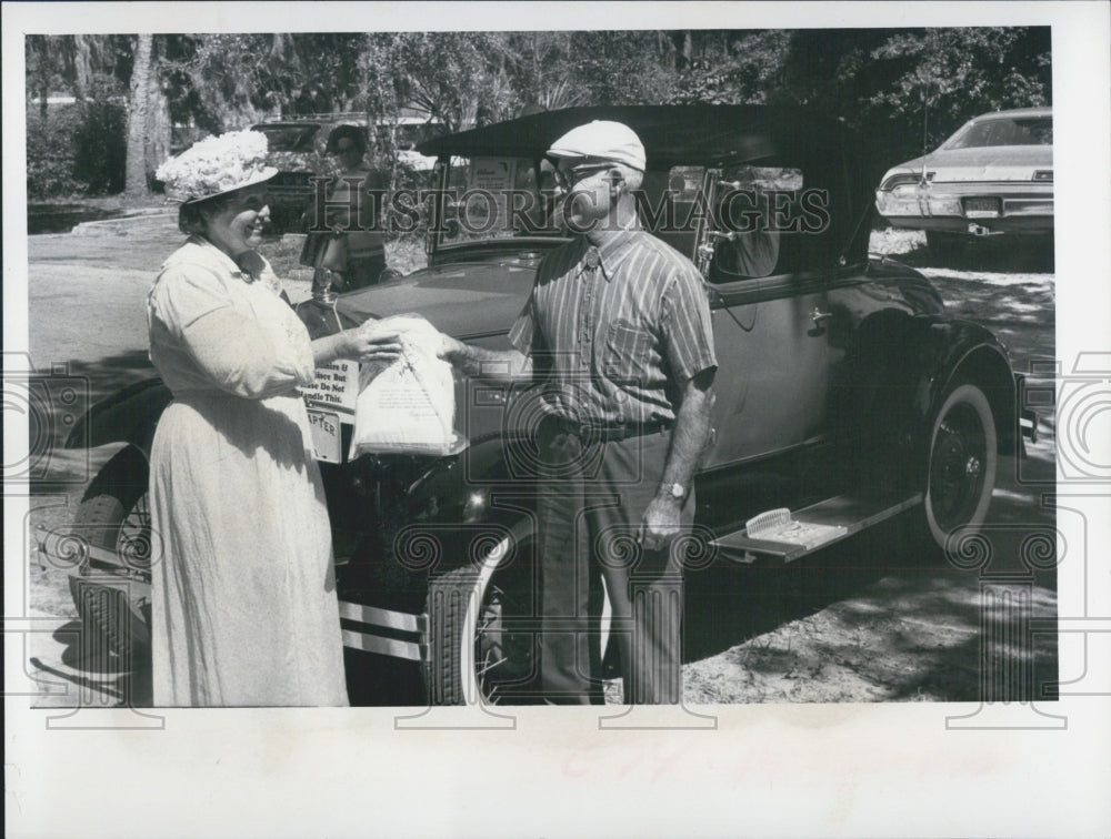 1972 of entrant R. E. Chittenden at Tarpon Springs car show - Historic Images