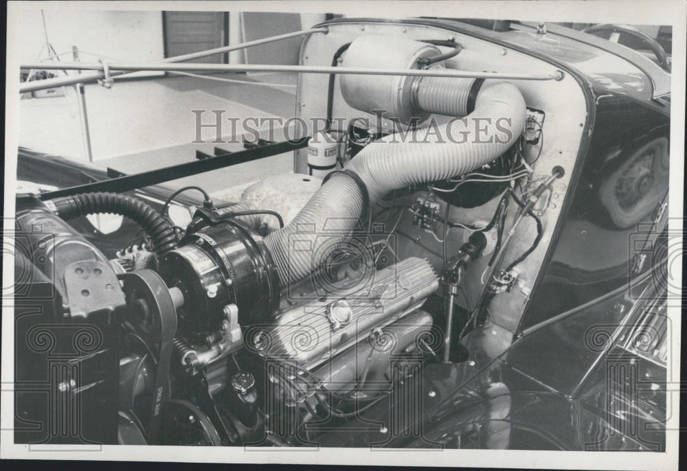 1972 of the engine of a replica 1935 Dusenberg car - Historic Images