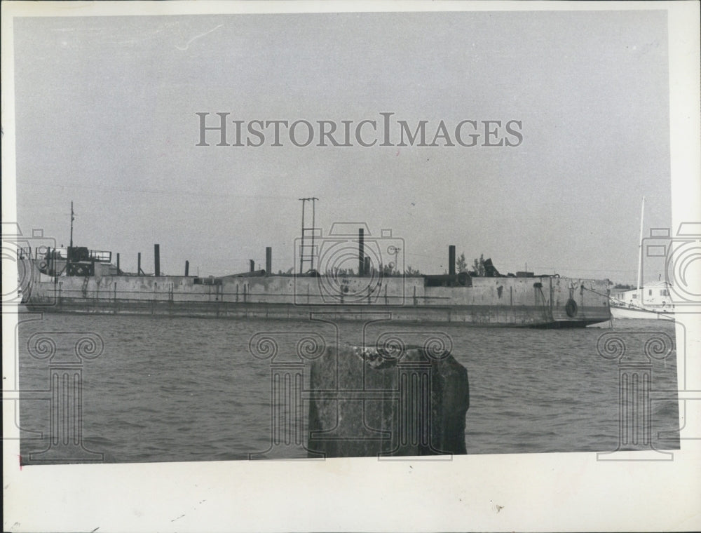 1969 Barge in John&#39;s Pass Channel - Historic Images