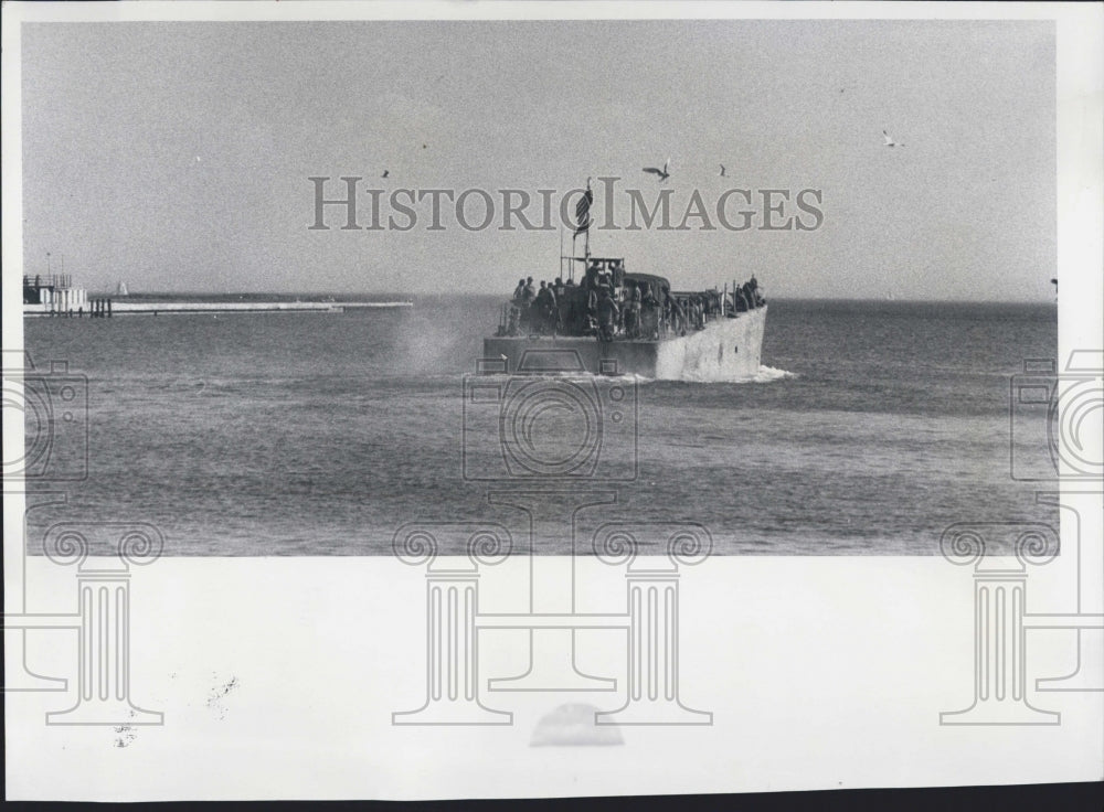 1979 Press Photo The U.S. Army Reserves Landing Craft At St Petersburg Airport - Historic Images