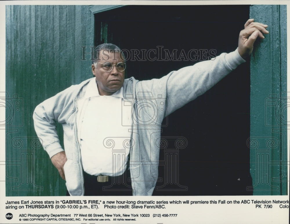 1990 Press Photo James Earl Jones in &quot;Gabriel&#39;s Fire&quot; - Historic Images