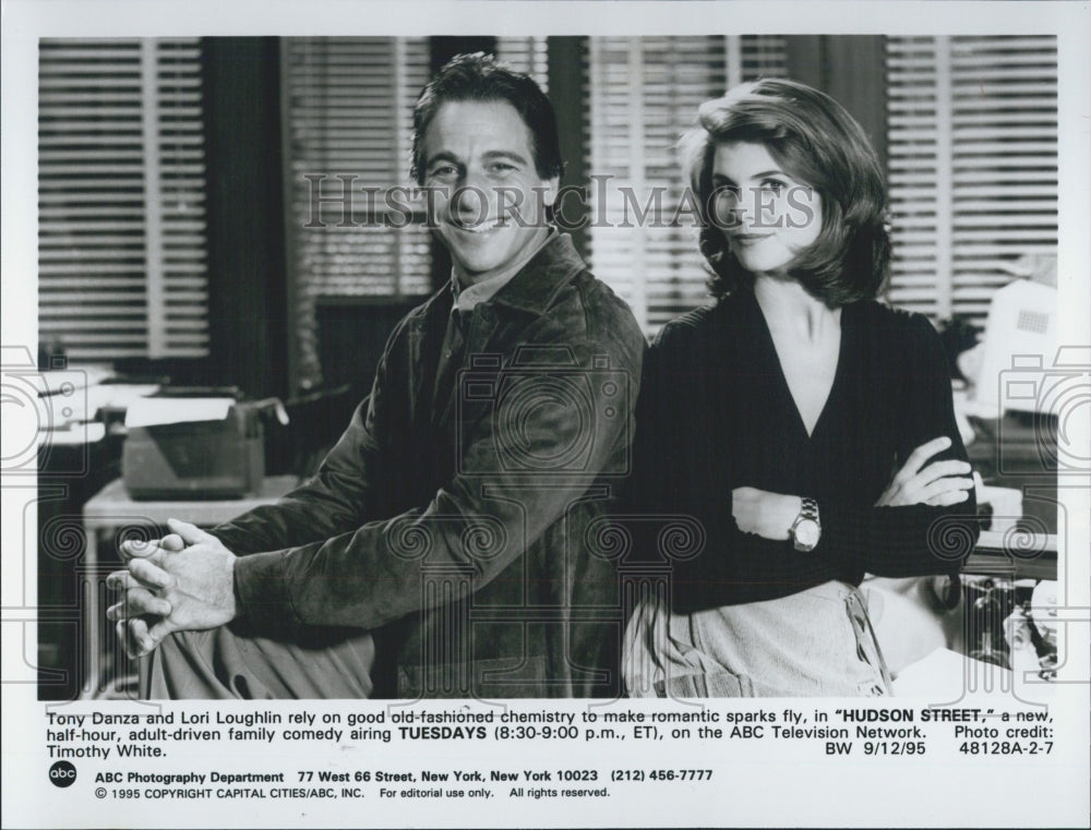 1995 Press Photo Actors Tony Danza And Lori Loughlin On ABC Show Hudson Street - Historic Images