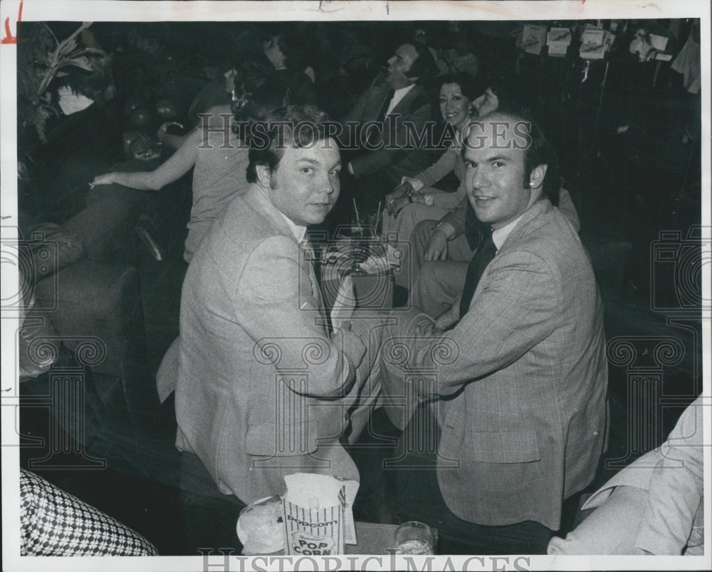 1977 Press Photo Film Festival party Ed Howelett Chris cohen - RSG40739 - Historic Images