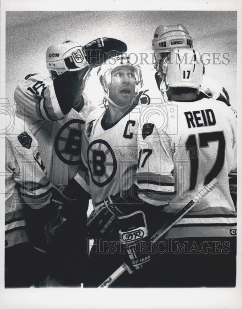 1992 Press Photo Poulin Scores Second Period Goal - Historic Images