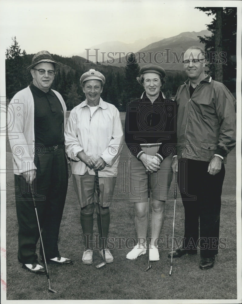 1979 Press Photo 31st Annual Toten Pole Golf Tourney,J B Hartwig and G A Leader - Historic Images