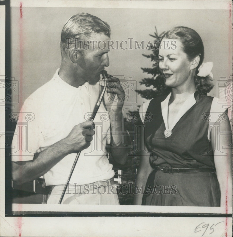 Press Photo Dick Mayer Kisses His Golf Club And Looks At His Wife - Historic Images