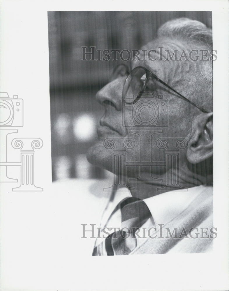 1992 Press Photo Dr Kevorkian Side Profile With Glass-Dr Death - Historic Images