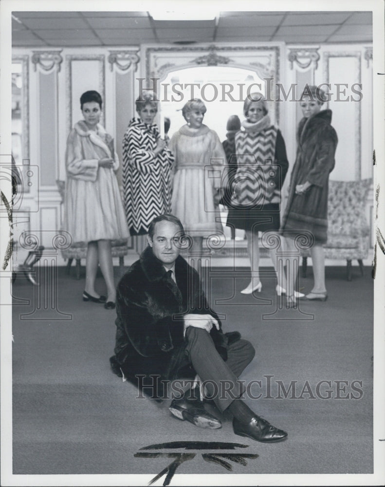 1967 Luis Esteves womens fashion designer - Historic Images