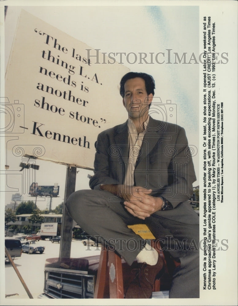 1993 Press Photo Kenneth Cole opening shoe store - Historic Images