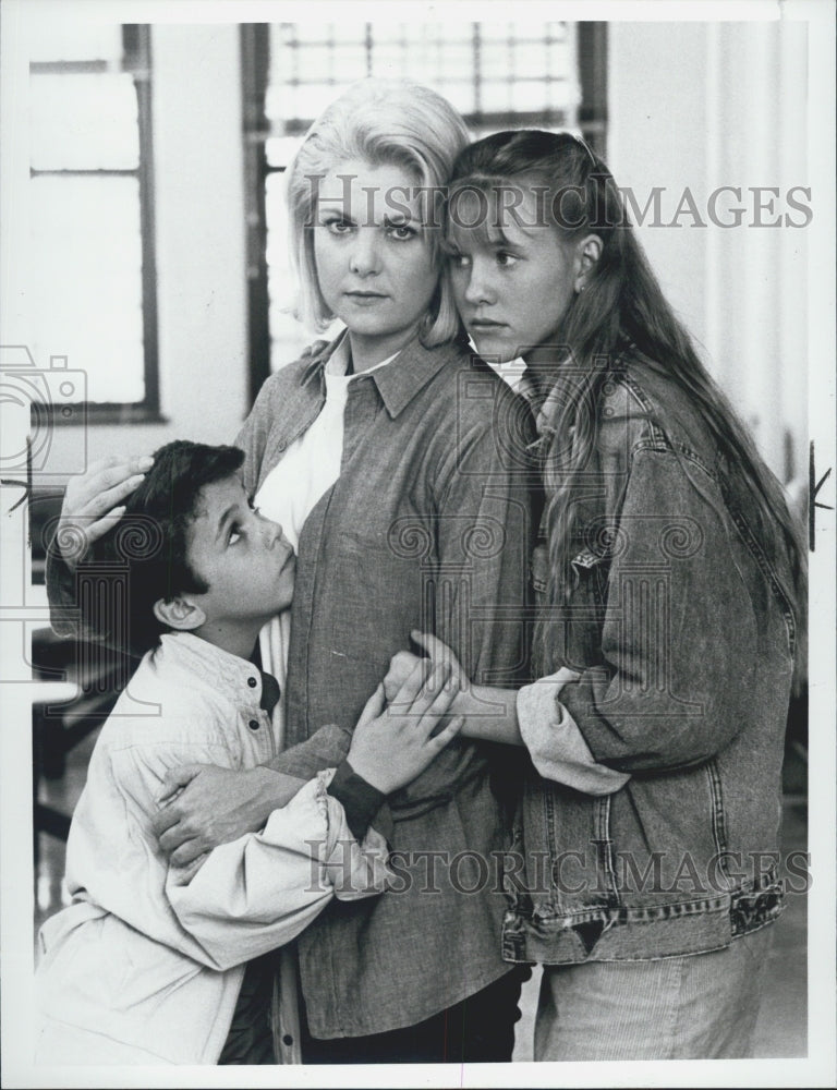 1987 Press Photo Actress Ann Jillian, Fred Savage and Christa Denton - Historic Images