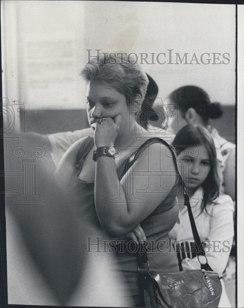 1975 Press Photo Illinois Department Public Aid Line - Historic Images