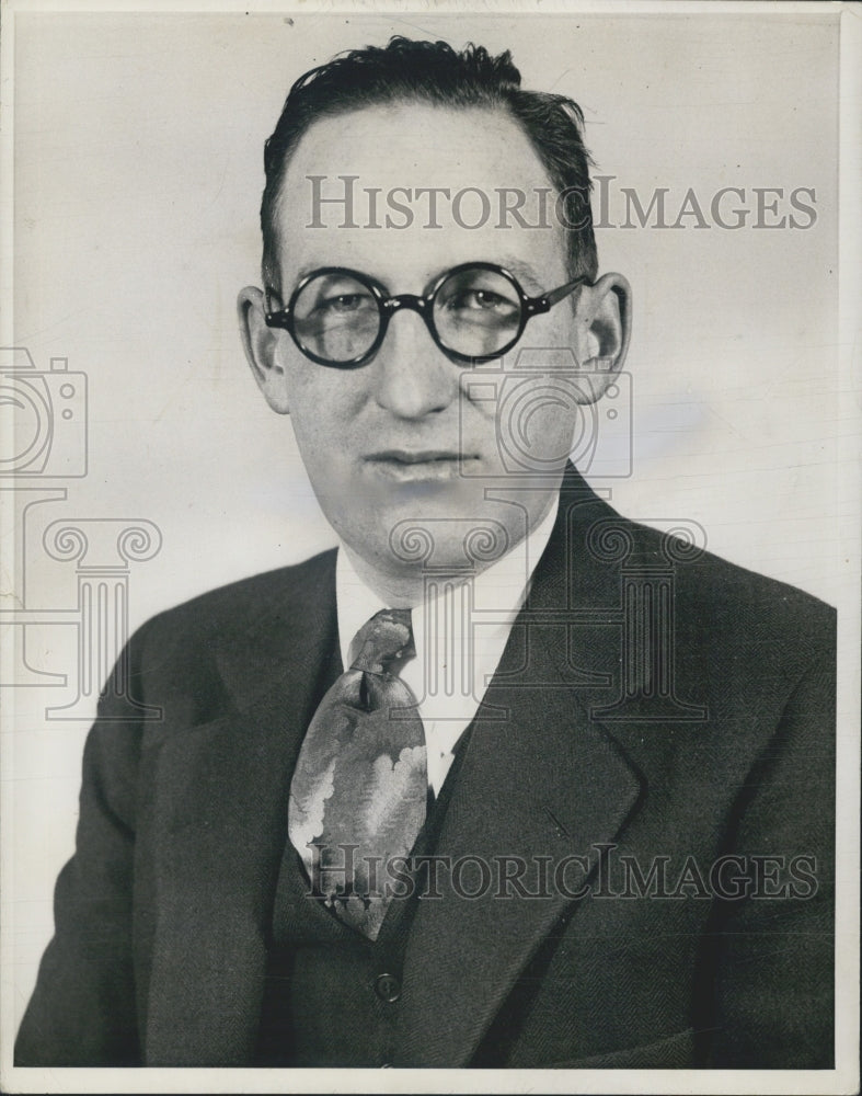 1941 Frank MacDonell Newspaperman - Historic Images