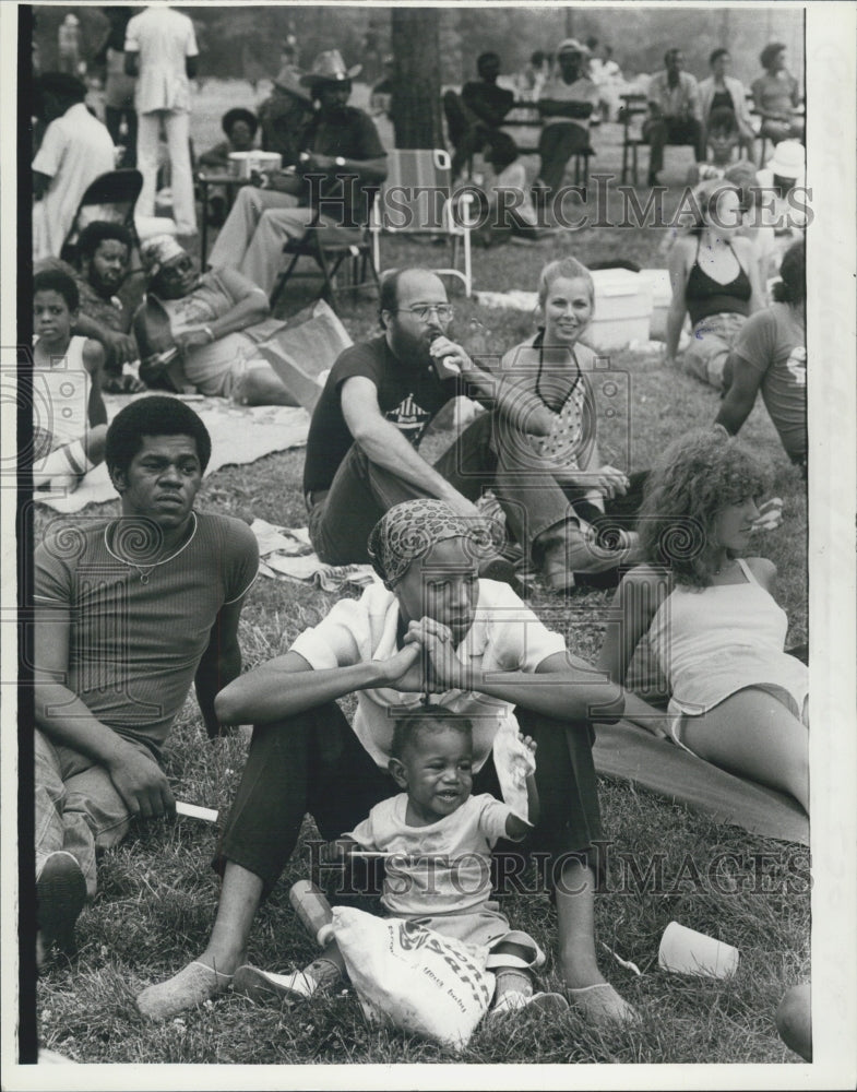 1981 Press Photo Annual Reunion at Maheras Playfield as People Enjoy Festivities - Historic Images