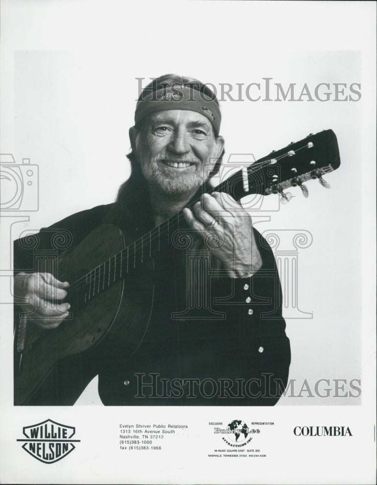 1996 Press Photo COPY Willie Nelson Grinning With Guitar And Bandana - Historic Images