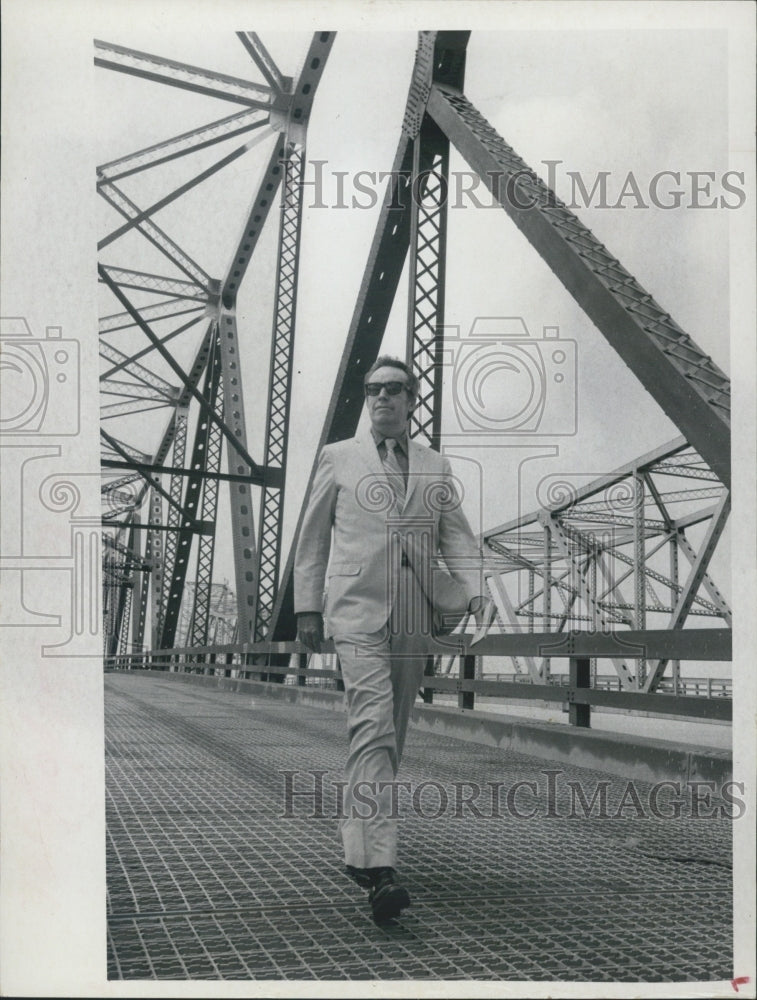 1971 Press Photo First Man to Cross Second Span Of Skyway Bridge St Petersburg - Historic Images