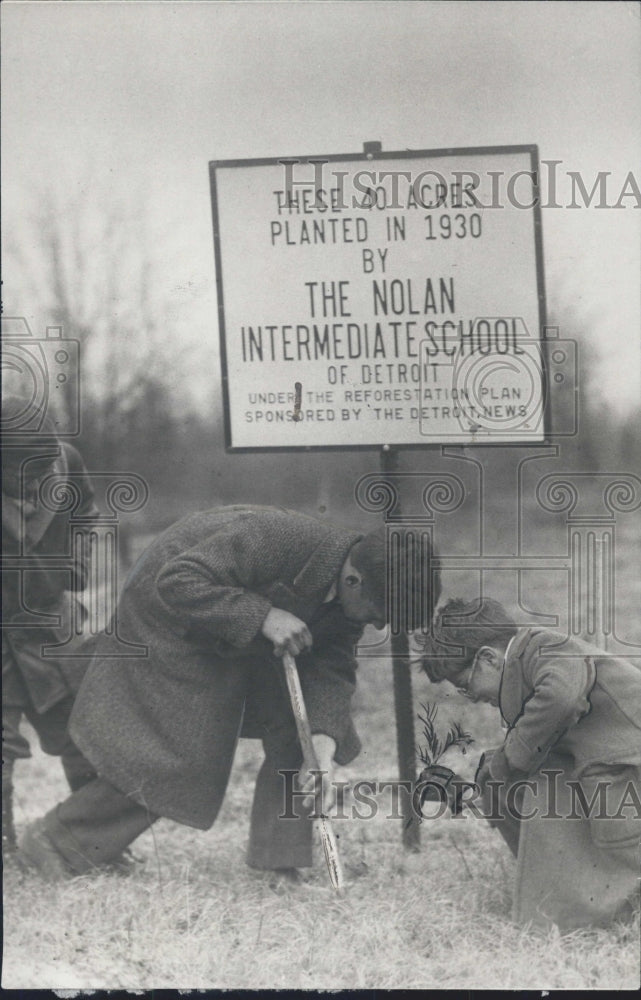 1930 Nolan Intermediate School Plants 40 Acres In Detroit MI - Historic Images
