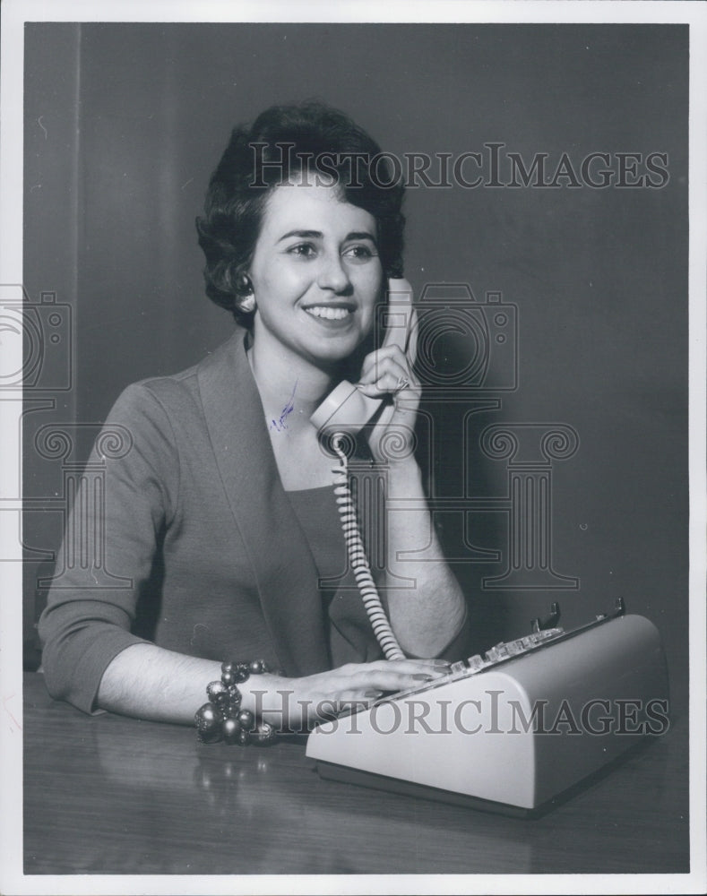 1962 WWJ Receptionist - Historic Images