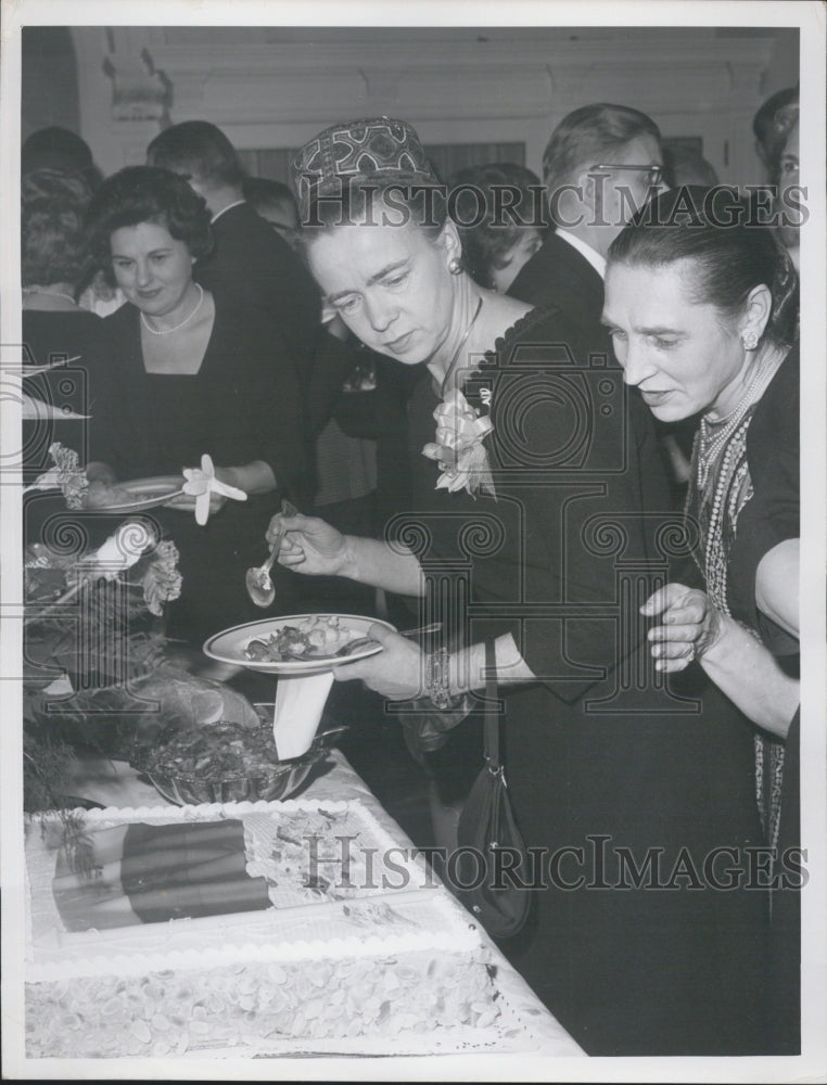 Press Photo Mrs Dean Rusk Helps State Dept At Reception At Lithuanian Legation - Historic Images