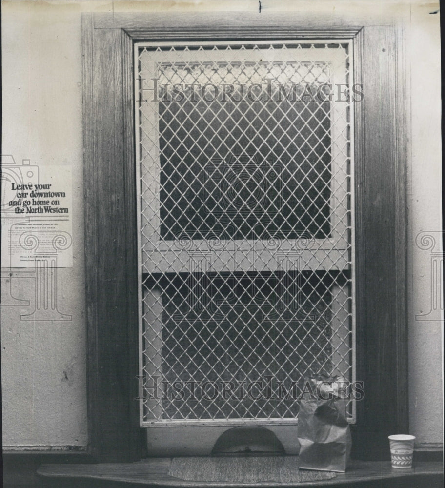 1970 closed ticket window Northwestern Railroad Station strike - Historic Images