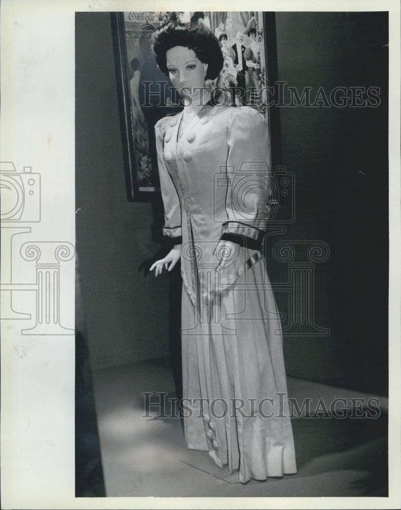 1985 Press Photo Clothes On Mannequin - Historic Images