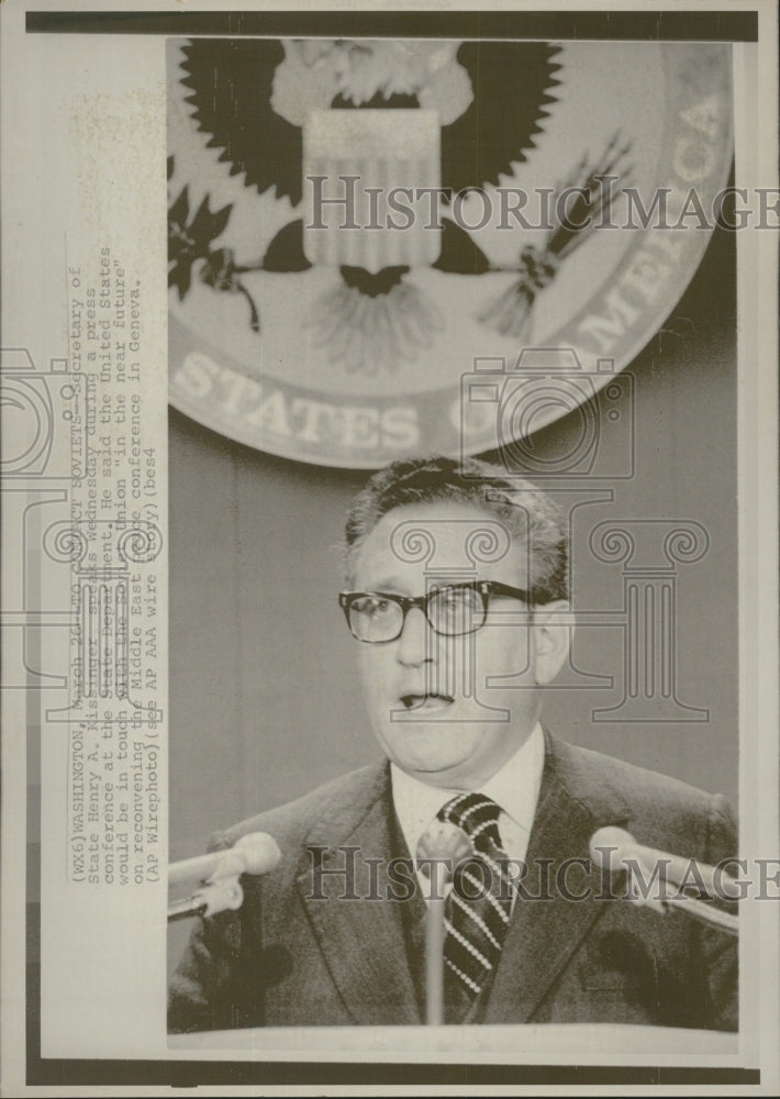 1975 Secretary State Henry Kissinger press conference - Historic Images