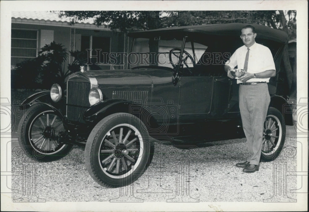 1969 Press Photo 1926 Model-T Ford Antique Cars Robert Weiskopf Sunshine Mall - Historic Images